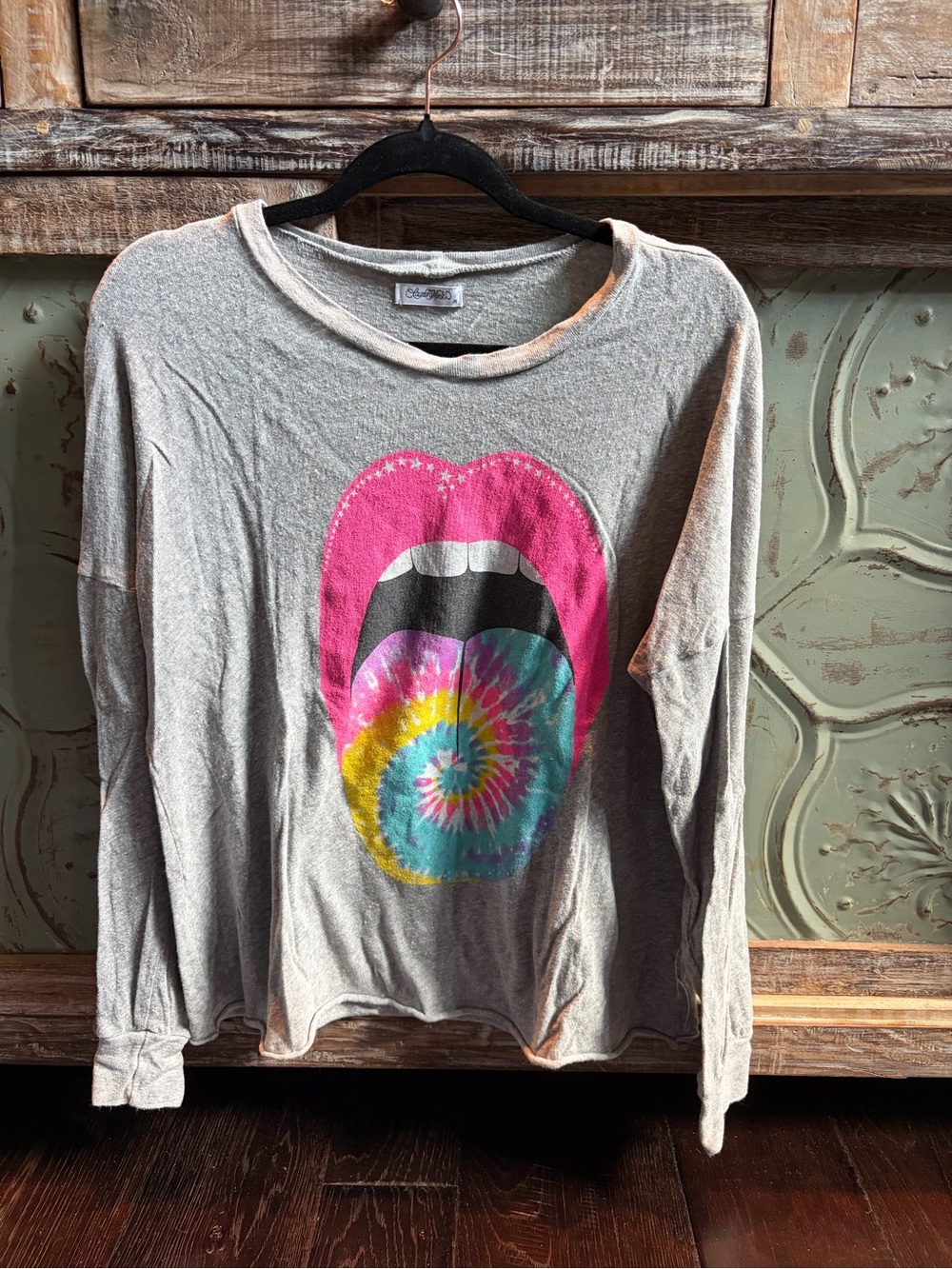 Lauren Moshi Gray Long-Sleeve Graphic Tee with Pink & Multicolor Tie-Dye Tongue